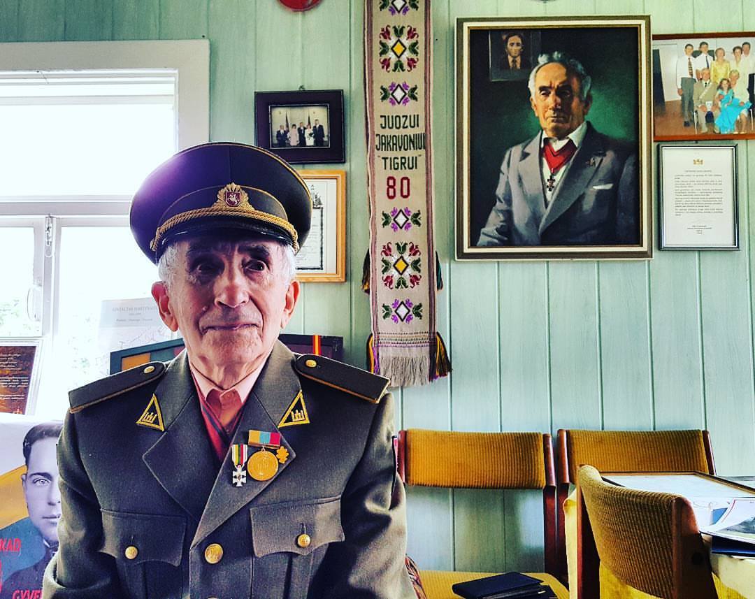 Vienas ralio punktų - Adolfo Ramanausko Vanago vadavietė. Ralio dalyvius pasitiko Lietuvos partizanas, 93 metų, Juozas Jakavonis–Tigruas jo išsaugotame bunkeryje.